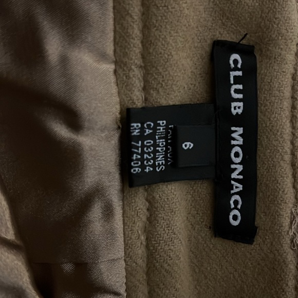 Club Monaco tan Skirt with buttons. Classic timeless style - Picture 4 of 4